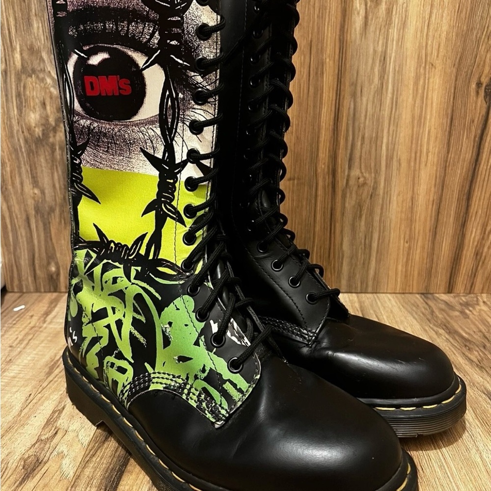 RARE Doc Marten graffiti 14 eye boots UK size 8 - Picture 2 of 11